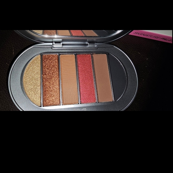 R.E.M. Eyeshadow Palette - Picture 6 of 6